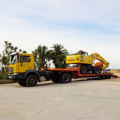 Transporte de una excavadora.